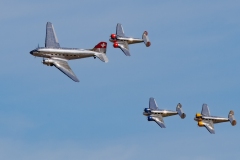 Douglas-DC3-et-Beechcraft-D18-1882-1